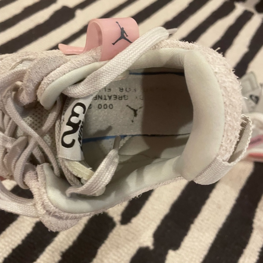 Nike Jordan Sneakers barely worn super comfy pink and grey super cute - Picture 6 of 7